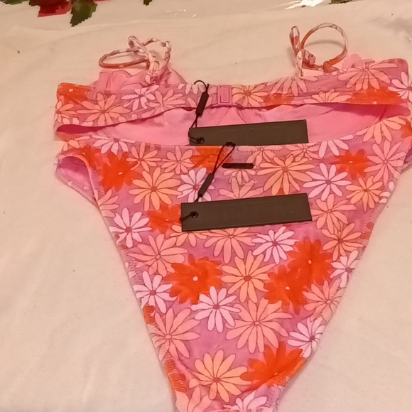 Triangl - Picture 2 of 2